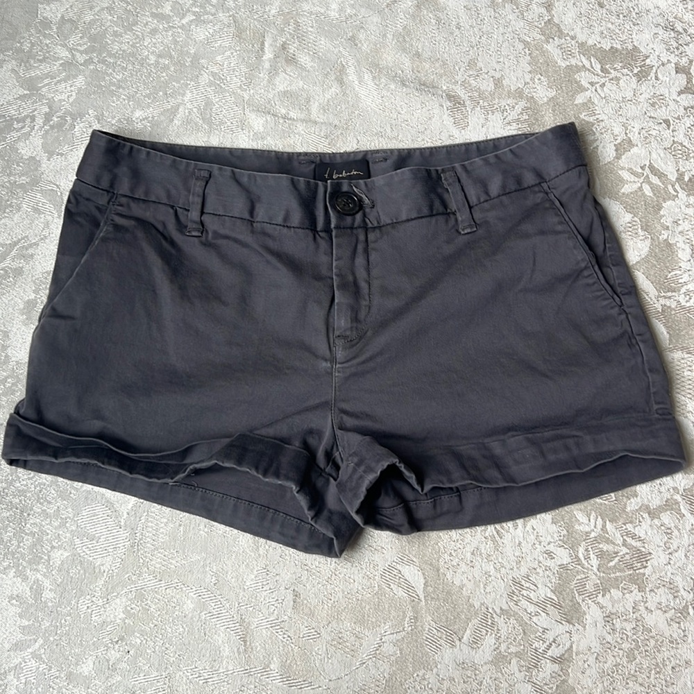 Babaton Aritzia Grey Cuffed Chino Shorts Size 6